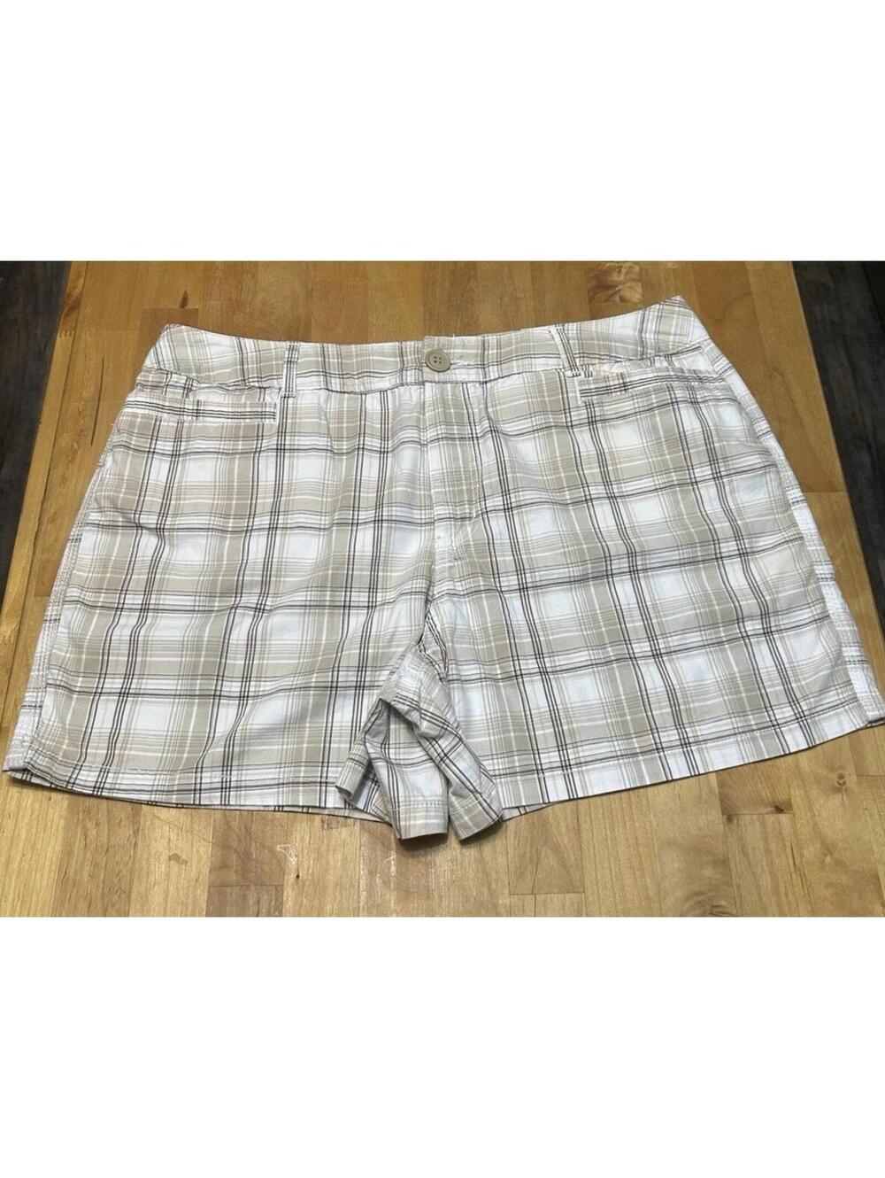 ST JOHNS BAY WOMENS SHORTS SIZE 16 NWT Summer